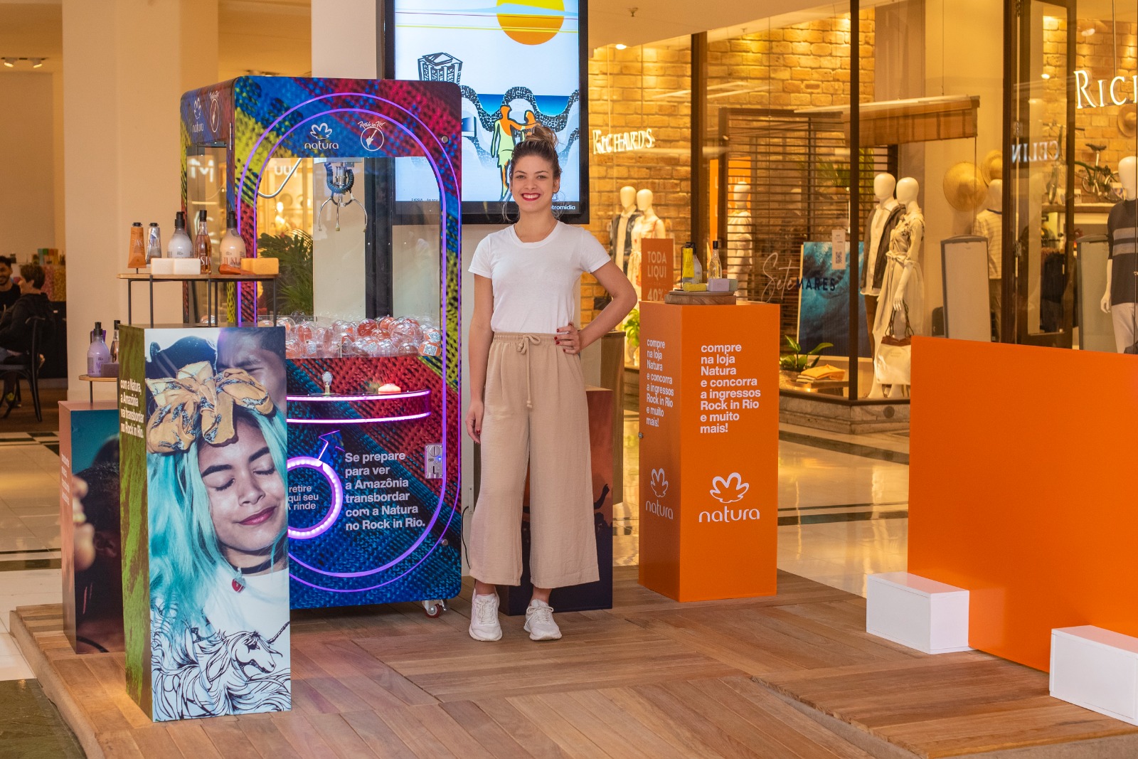 Equipamento Pega Peúcia personalizado utilizado para ação promocional da Natura